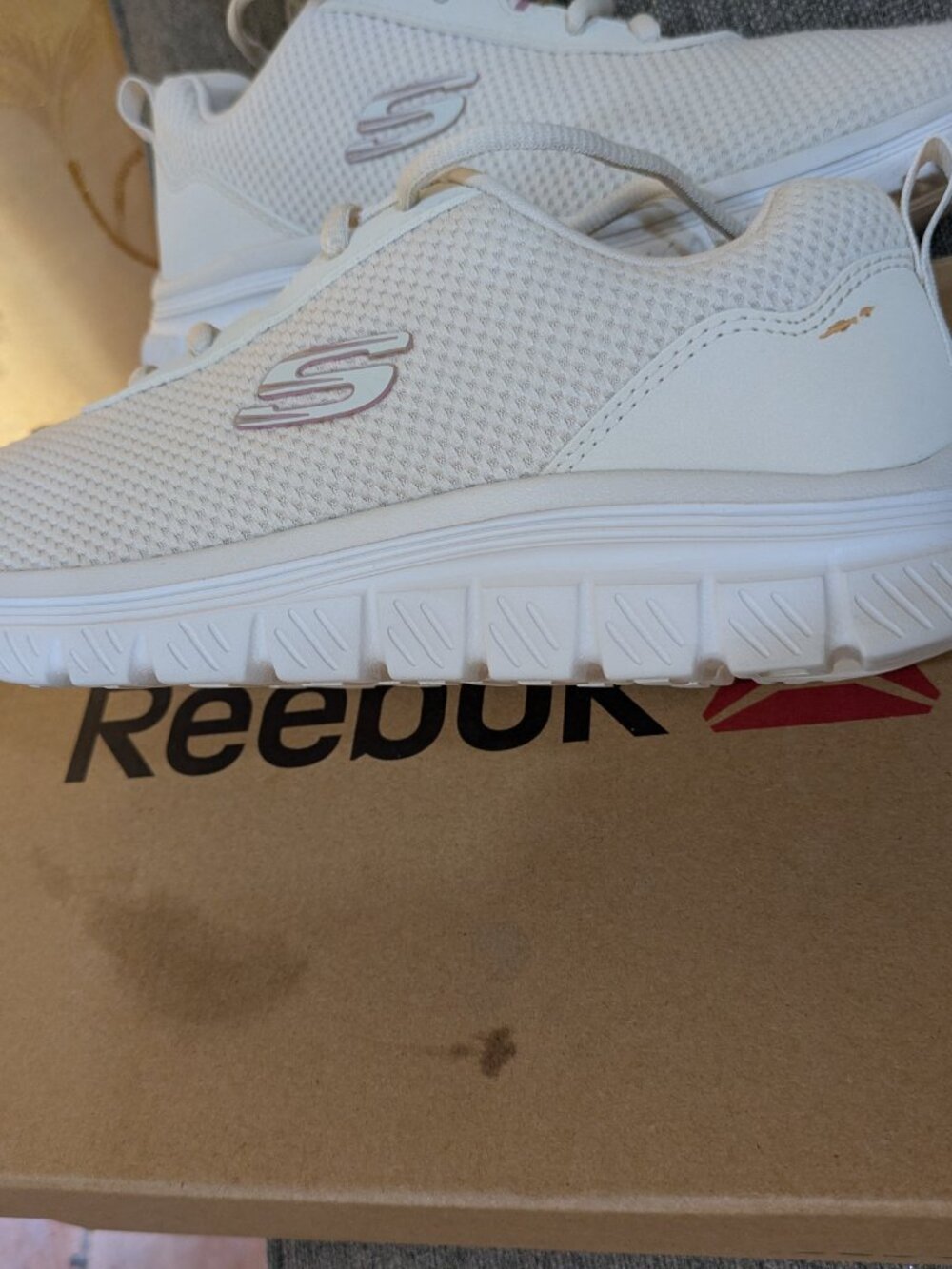 SKECHERS - WOMENS SIZE 6.5 - GO WALK / GOGA MAT / AIR COOLED - ALL WHITE SHOES